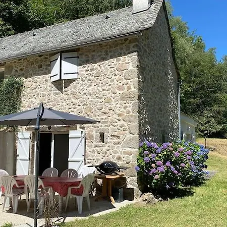 펜션 La Maioun, Entouree De La Foret Au Calme Golinhac